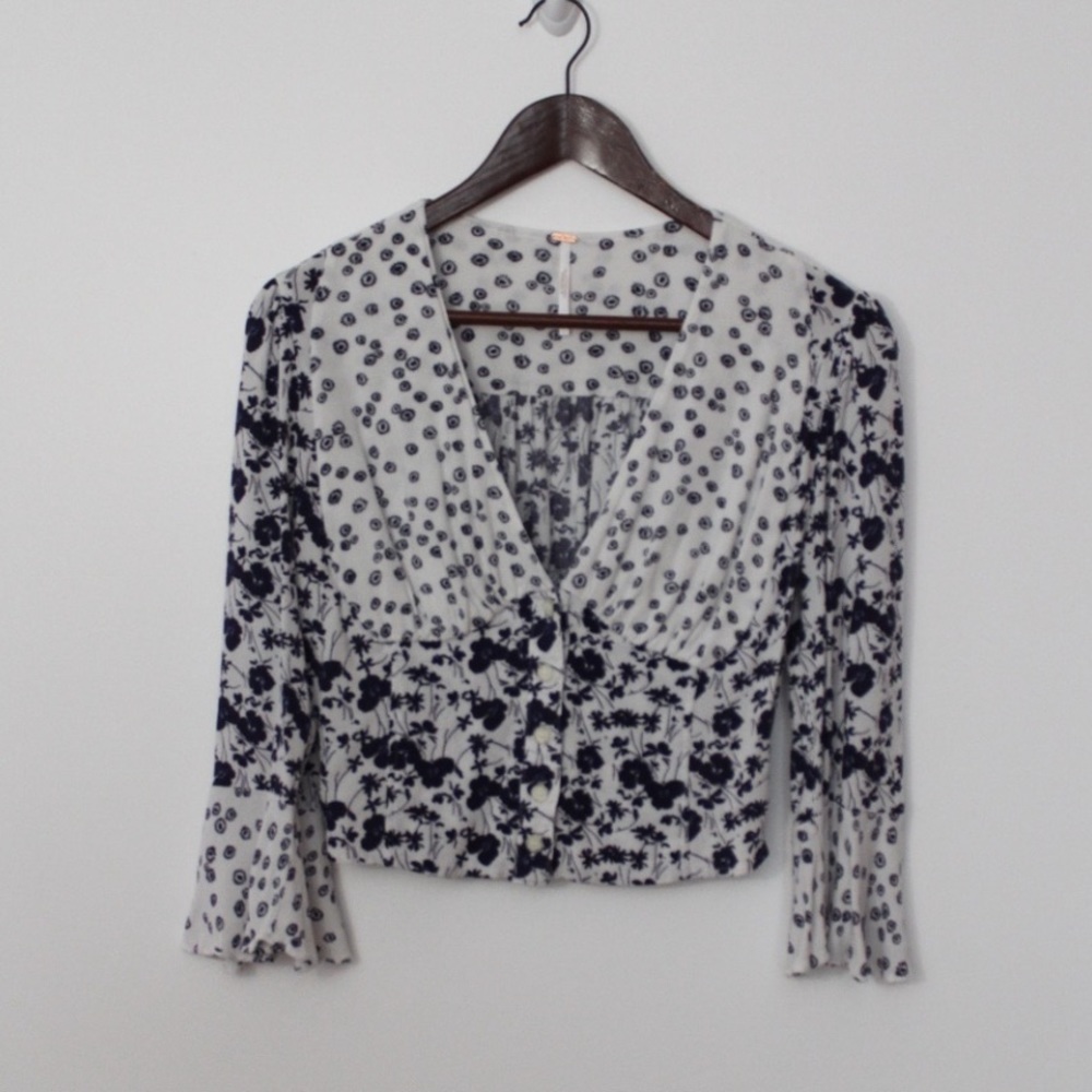 FREE PEOPLE CROPPED BLOUSE BELL SLEEVE SIZE MEDIUM